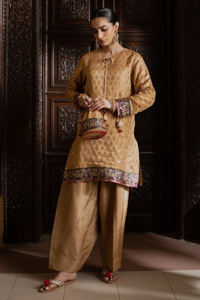 Picture of Azeefa