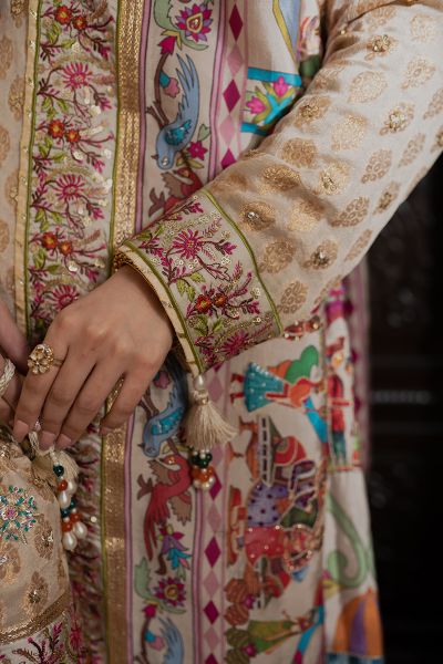 Picture of Alveen Shawl